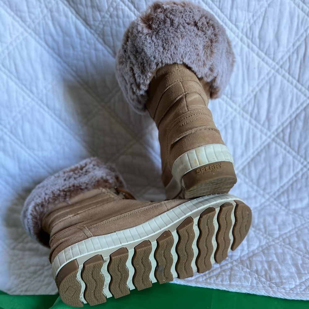 Sperry fur boots